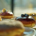 a row of donuts sitting on top of white plates