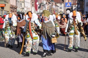 Altfasnet in Villingen – Wenn die Narren die Stadt regieren 🎭