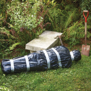 Aufblasbarer Körper in Müllsack Deko